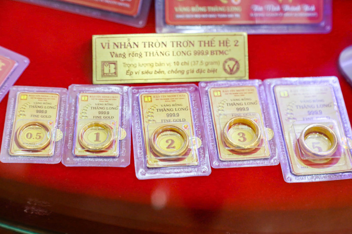 Giá vàng trong nước 'bốc hơi' 5 triệu đồng/lượng